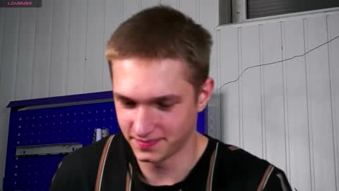 Snapshot of dustyn_fox chatting on 11/15/25, 03:19 Dustyn online show from 11/15/25, 03:19