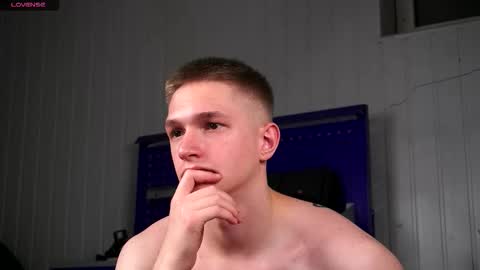 Snapshot of dustyn_fox chatting on 11/19/25, 03:45 Dustyn online show from 11/19/25, 03:45