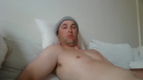 Snapshot of dustyroy09 chatting on 11/28/25, 12:13 dustyroy09 online show from 11/28/25, 12:13