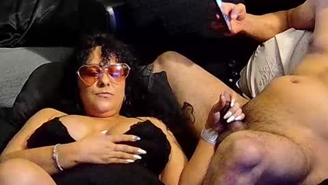 Snapshot of dvspapi chatting on 10/26/25, 11:27 Delilah Papi online show from 10/26/25, 11:27