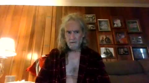 Snapshot of dyankee68 chatting on 11/16/25, 12:11 dyankee68 online show from 11/16/25, 12:11