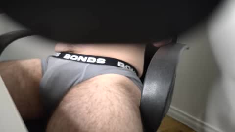 Snapshot of dyl001 chatting on 11/19/25, 12:05 Dylan online show from 11/19/25, 12:05