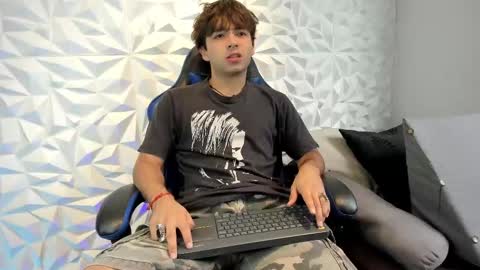 Dylan online show from 10/04/25, 01:42