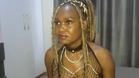 Snapshot of east_queen chatting on 02/02/25, 02:56 east_queen online show from 02/02/25, 02:56
