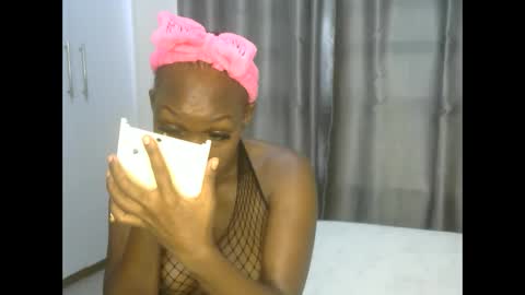 Snapshot of east_queen chatting on 02/14/25, 07:59 east_queen online show from 02/14/25, 07:59