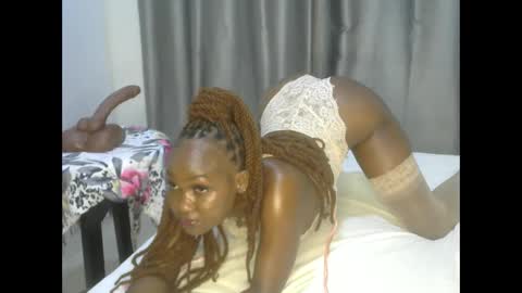 Snapshot of east_queen chatting on 02/27/25, 04:32 east_queen online show from 02/27/25, 04:32