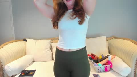 Snapshot of eatmygingersnapps chatting on 03/10/25, 03:52 Allison online show from 03/10/25, 03:52