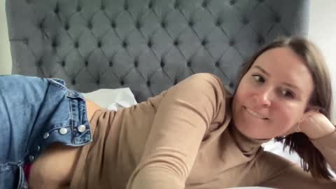 Nadia Ferreira  online show from 12/04/24, 11:19