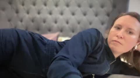 Nadia Ferreira  online show from 01/27/25, 01:41