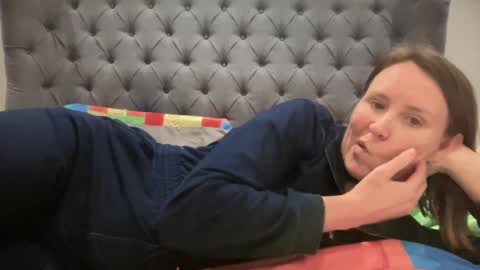 Nadia Ferreira  online show from 02/15/25, 10:42