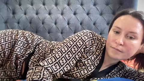 Nadia Ferreira  online show from 11/11/25, 11:10