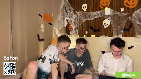 Snapshot of eaton_ chatting on 10/31/25, 05:58 eaton_ online show from 10/31/25, 05:58