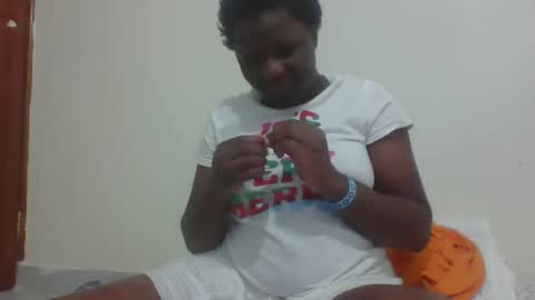 Snapshot of ebony_cecee chatting on 10/21/25, 08:37 ebony_cecee online show from 10/21/25, 08:37