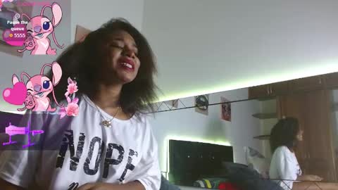 Snapshot of ebony_joness2 chatting on 09/21/25, 04:36 maria online show from 09/21/25, 04:36