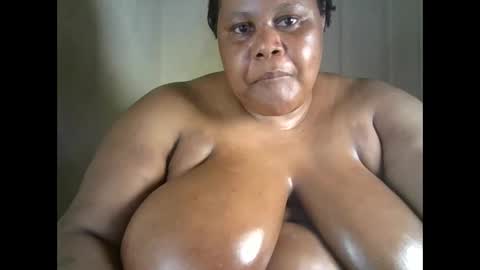 ebony_magixs online show from 10/13/25, 08:20