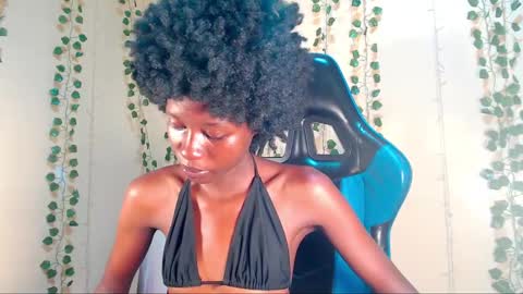 Snapshot of ebony_petite02 chatting on 12/03/24, 12:16 ebony_petite02 online show from 12/03/24, 12:16
