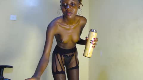 Snapshot of ebony_petite02 chatting on 02/12/25, 12:05 ebony_petite02 online show from 02/12/25, 12:05