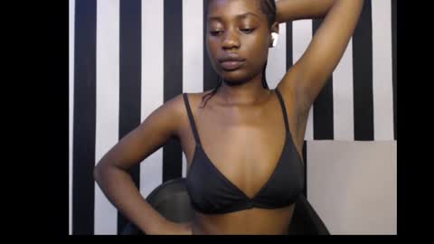 Ella online show from 10/07/25, 01:03