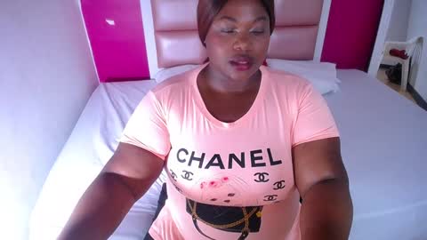 Snapshot of ebony_sugar_mommy chatting on 12/03/24, 03:20 MILENA online show from 12/03/24, 03:20