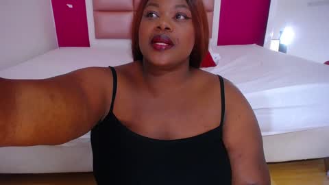 Snapshot of ebony_sugar_mommy chatting on 01/15/25, 12:51 MILENA online show from 01/15/25, 12:51