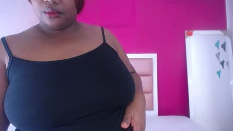 Snapshot of ebony_sugar_mommy chatting on 01/22/25, 08:28 MILENA online show from 01/22/25, 08:28