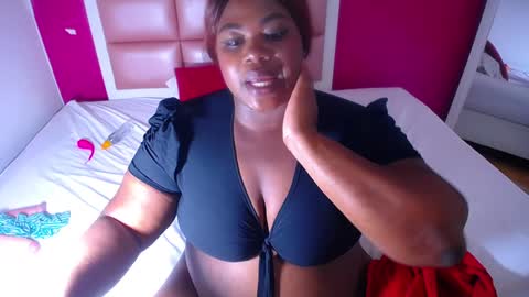 Snapshot of ebony_sugar_mommy chatting on 02/08/25, 06:54 MILENA online show from 02/08/25, 06:54