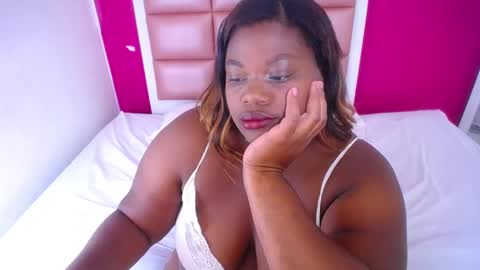Snapshot of ebony_sugar_mommy chatting on 03/07/25, 08:44 MILENA online show from 03/07/25, 08:44
