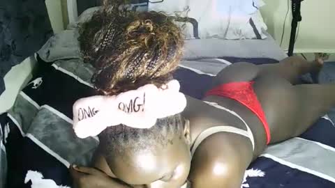 Snapshot of ebony_tasha chatting on 01/19/25, 04:57 tasha online show from 01/19/25, 04:57