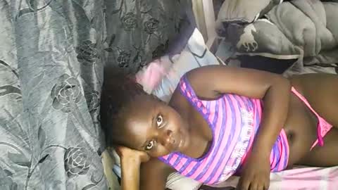 Snapshot of ebony_tasha chatting on 01/21/25, 05:51 tasha online show from 01/21/25, 05:51
