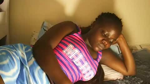 Snapshot of ebony_tasha chatting on 01/22/25, 05:06 tasha online show from 01/22/25, 05:06