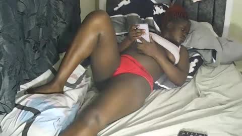 Snapshot of ebony_tasha chatting on 01/27/25, 07:03 tasha online show from 01/27/25, 07:03