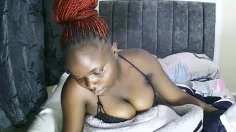 Snapshot of ebony_tasha chatting on 01/31/25, 08:33 tasha online show from 01/31/25, 08:33