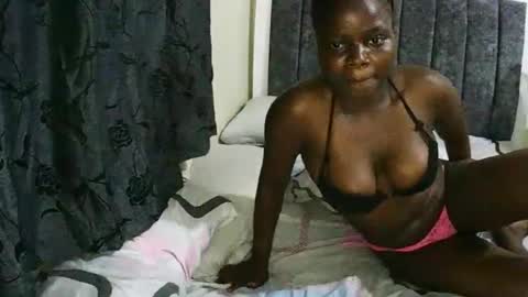 Snapshot of ebony_tasha chatting on 02/11/25, 12:28 tasha online show from 02/11/25, 12:28