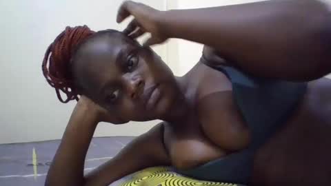 Snapshot of ebony_tasha chatting on 02/17/25, 08:47 tasha online show from 02/17/25, 08:47
