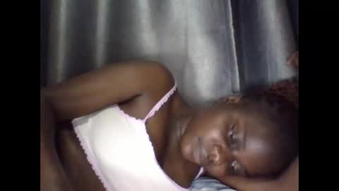 Snapshot of ebony_tasha chatting on 03/01/25, 09:26 tasha online show from 03/01/25, 09:26