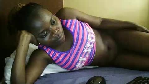 Snapshot of ebony_tasha chatting on 03/05/25, 08:54 tasha online show from 03/05/25, 08:54