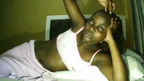 Snapshot of ebony_tasha chatting on 03/06/25, 07:32 tasha online show from 03/06/25, 07:32