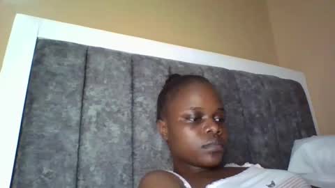 Snapshot of ebony_tasha chatting on 09/19/25, 10:21 tasha online show from 09/19/25, 10:21