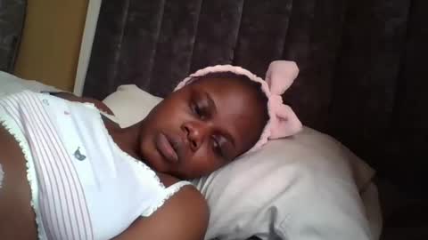 Snapshot of ebony_tasha chatting on 09/24/25, 01:03 tasha online show from 09/24/25, 01:03