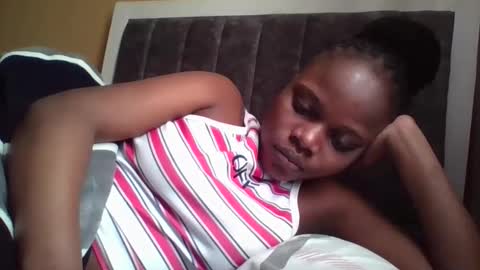 Snapshot of ebony_tasha chatting on 09/29/25, 12:43 tasha online show from 09/29/25, 12:43