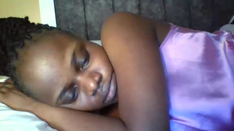 Snapshot of ebony_tasha chatting on 09/30/25, 12:48 tasha online show from 09/30/25, 12:48