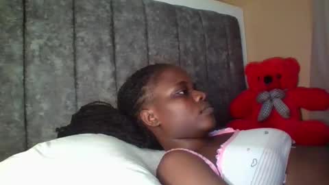Snapshot of ebony_tasha chatting on 10/16/25, 10:11 tasha online show from 10/16/25, 10:11
