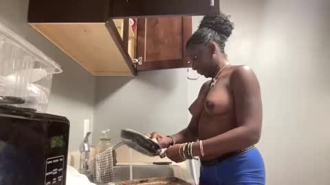 Snapshot of ebonyprincesskaykay chatting on 10/21/25, 04:51 EbonyPrincessKayKay online show from 10/21/25, 04:51