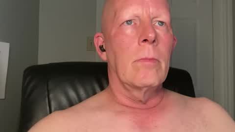 Snapshot of eddygl1968 chatting on 09/15/25, 02:11 Eddy online show from 09/15/25, 02:11
