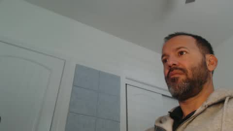 Snapshot of edge_masters chatting on 12/20/24, 06:35 EdgeM online show from 12/20/24, 06:35