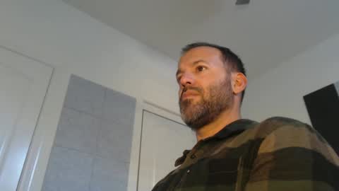 Snapshot of edge_masters chatting on 12/24/24, 11:22 EdgeM online show from 12/24/24, 11:22