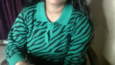 Snapshot of edin_rose chatting on 11/29/25, 04:32 Edin online show from 11/29/25, 04:32