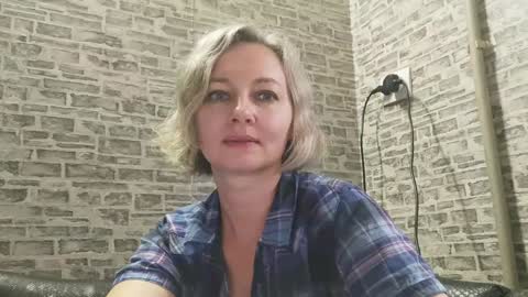 Snapshot of edithmanning chatting on 12/12/24, 10:45 edithmanning online show from 12/12/24, 10:45