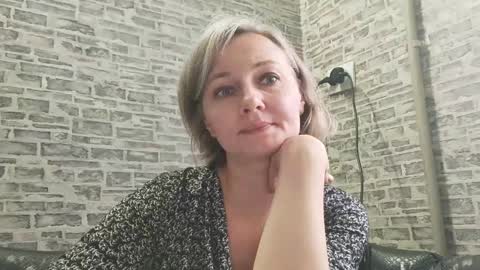 Snapshot of edithmanning chatting on 12/13/24, 10:19 edithmanning online show from 12/13/24, 10:19
