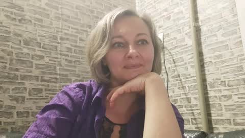 Snapshot of edithmanning chatting on 12/16/24, 01:32 edithmanning online show from 12/16/24, 01:32